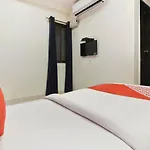 Oyo 71151 Hotel 7 Treats