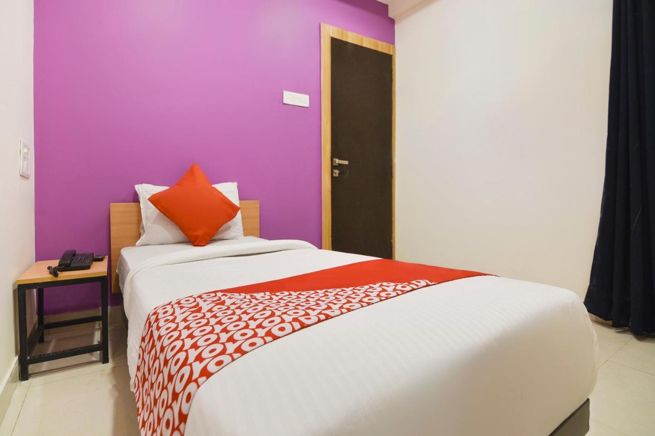 Oyo 71151 7 Treats Hotel