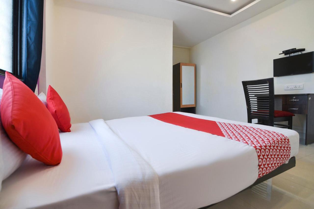 Oyo 71151 7 Treats Hotel
