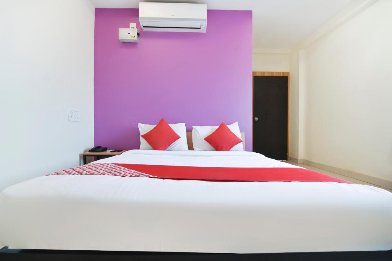 Oyo 71151 7 Treats 3* Pune