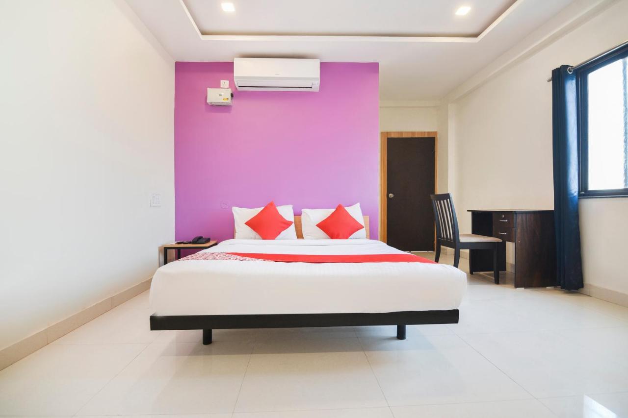 Oyo 71151 7 Treats 3* Pune