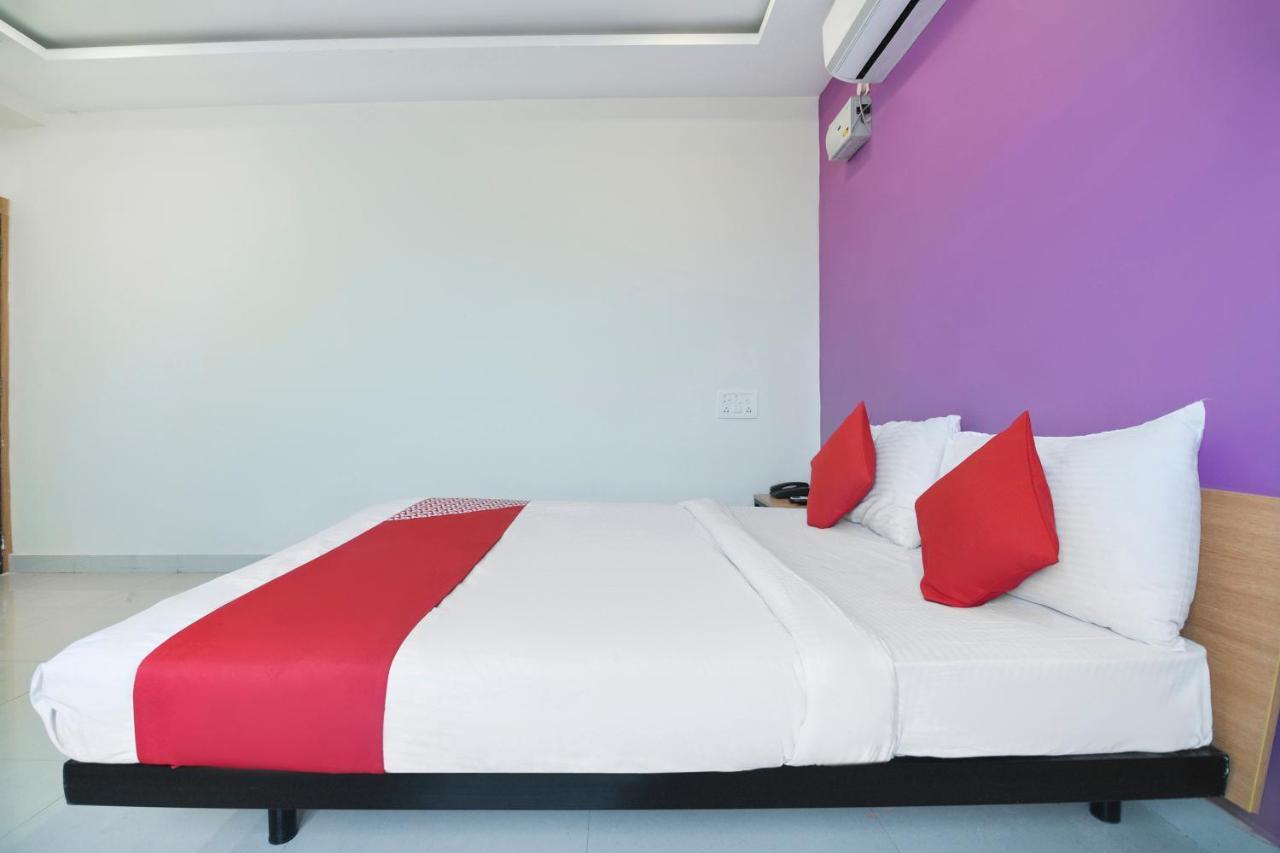 Oyo 71151 7 Treats Hotel Pune
