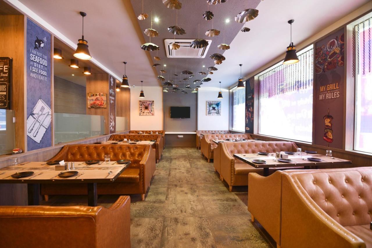 Oyo 71151 7 Treats 3* Pune