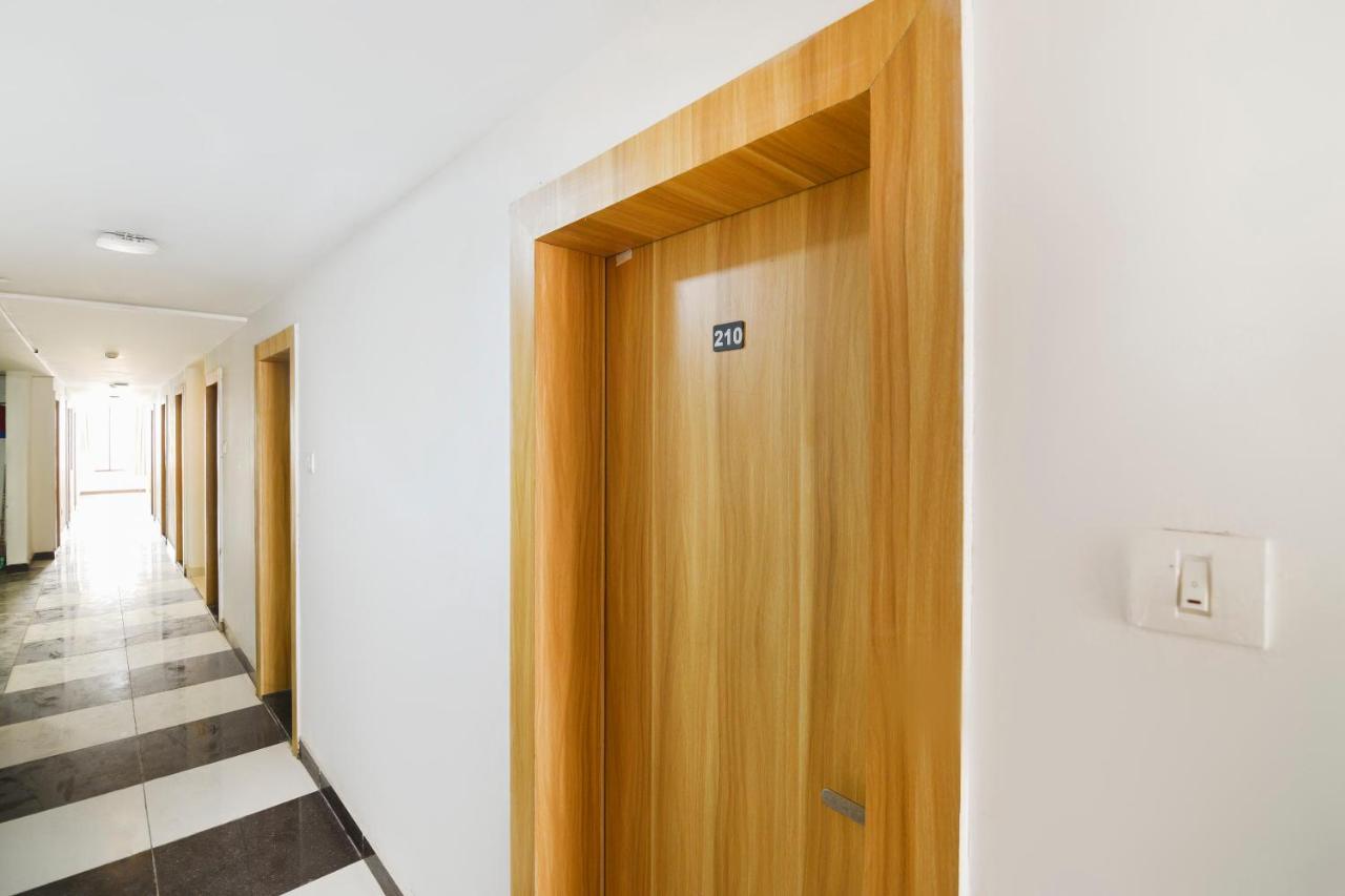 Oyo 71151 7 Treats Hotel