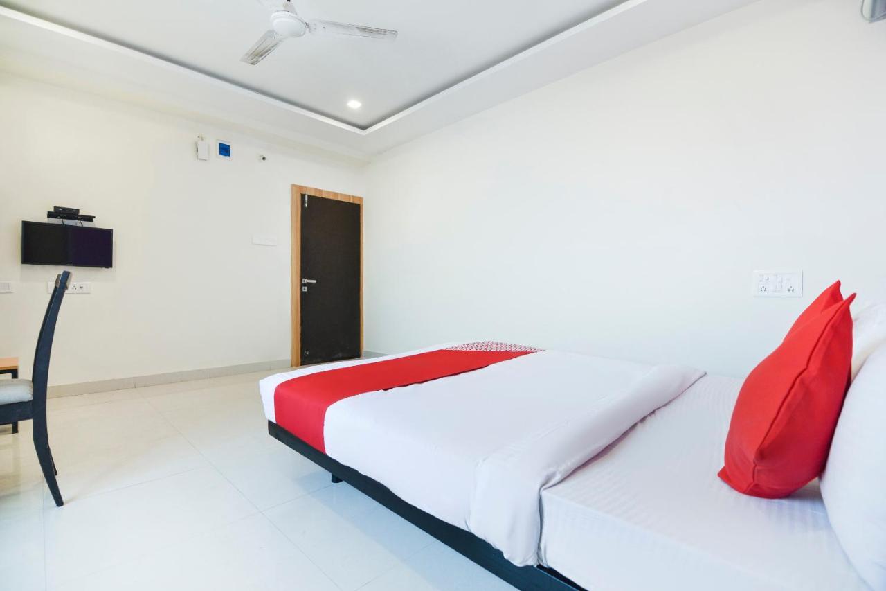 Oyo 71151 7 Treats Hotel