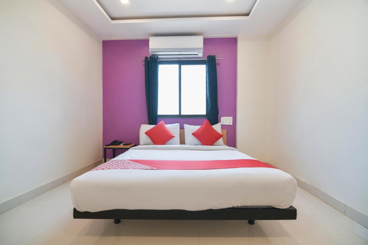 Oyo 71151 7 Treats 3* Pune
