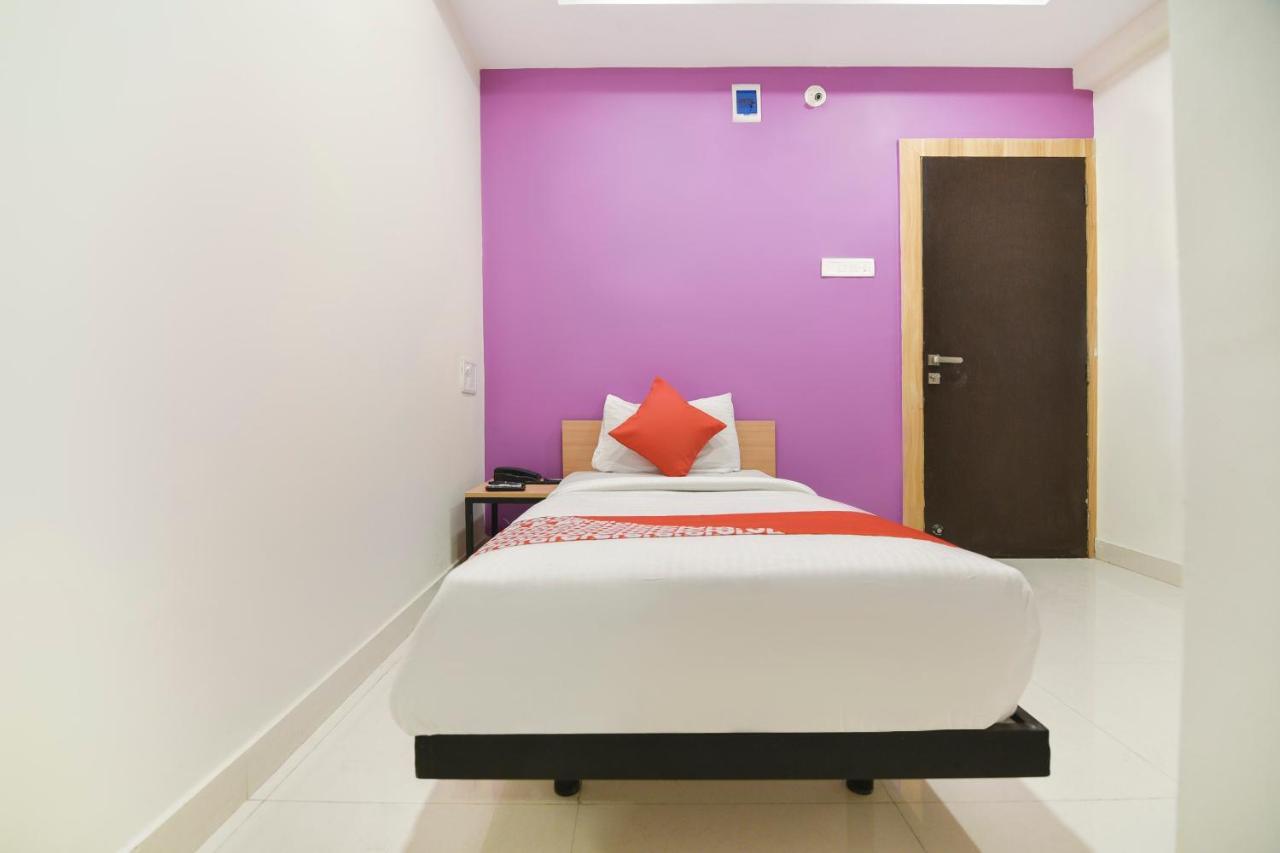 Oyo 71151 7 Treats Hotel