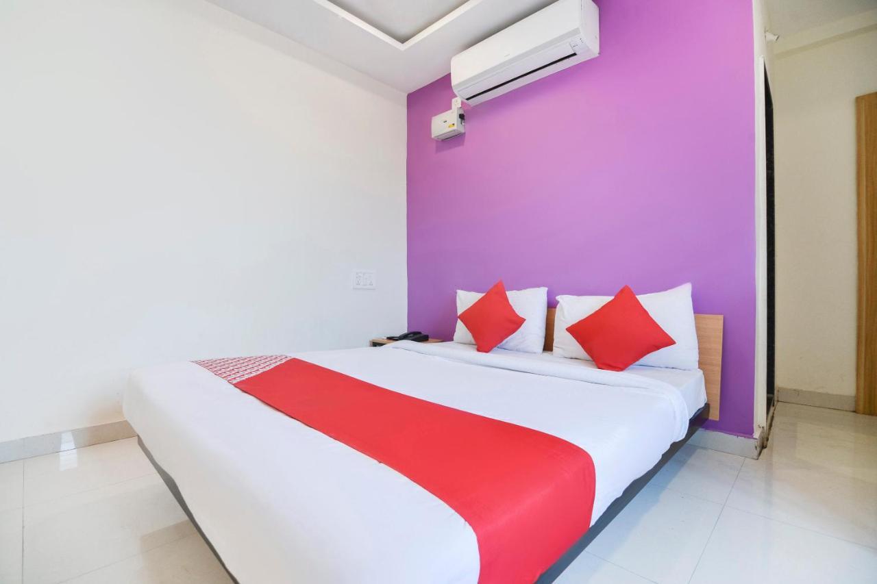 Oyo 71151 7 Treats Hotel Pune