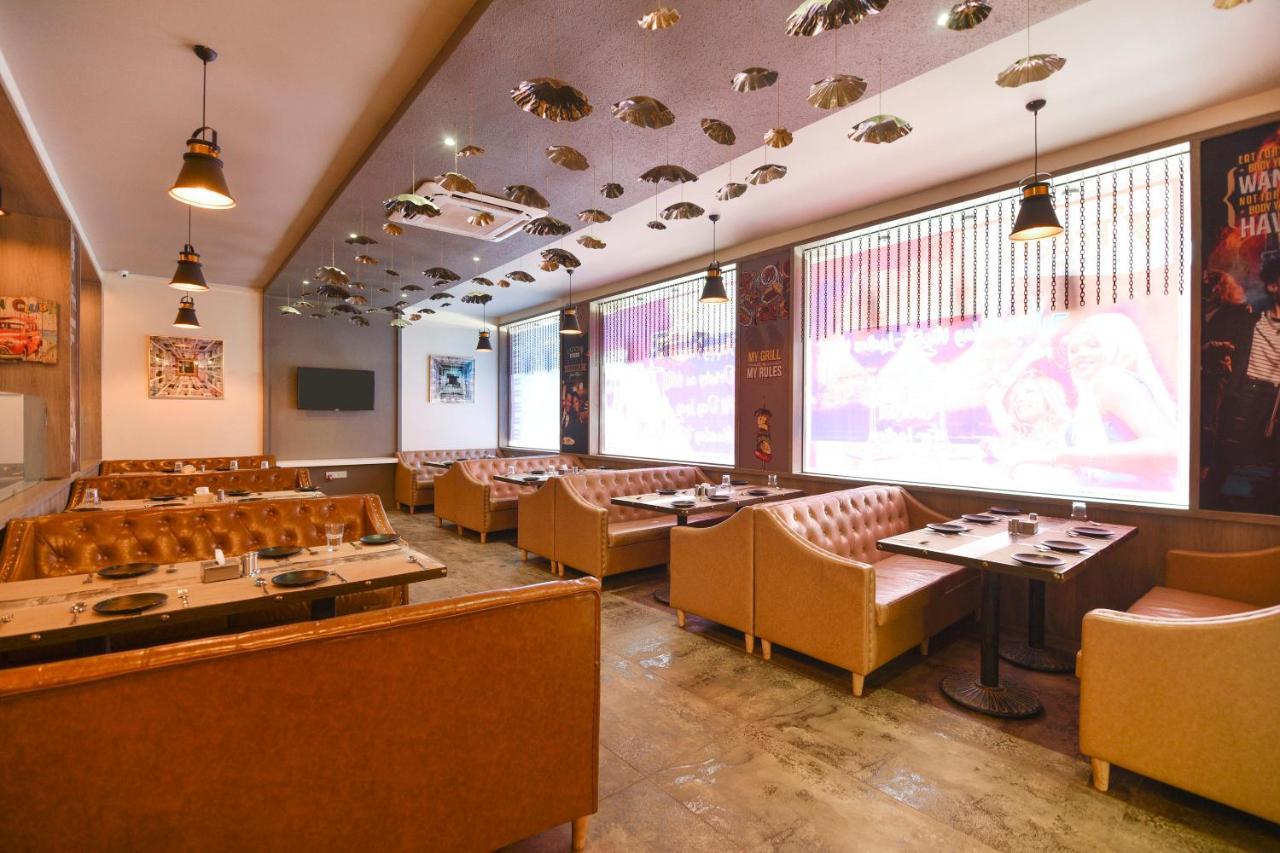 Oyo 71151 7 Treats Hotel 3*